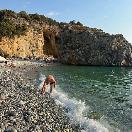 Amanda Neokhorion (Messenia)